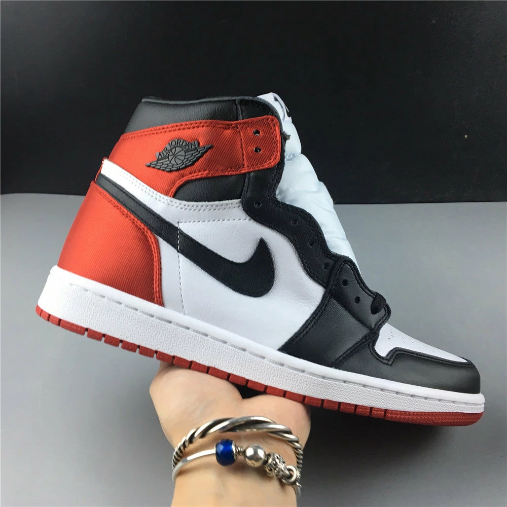 Air Jordan 1 Retro High WMNS ‘Satin Black Toe’