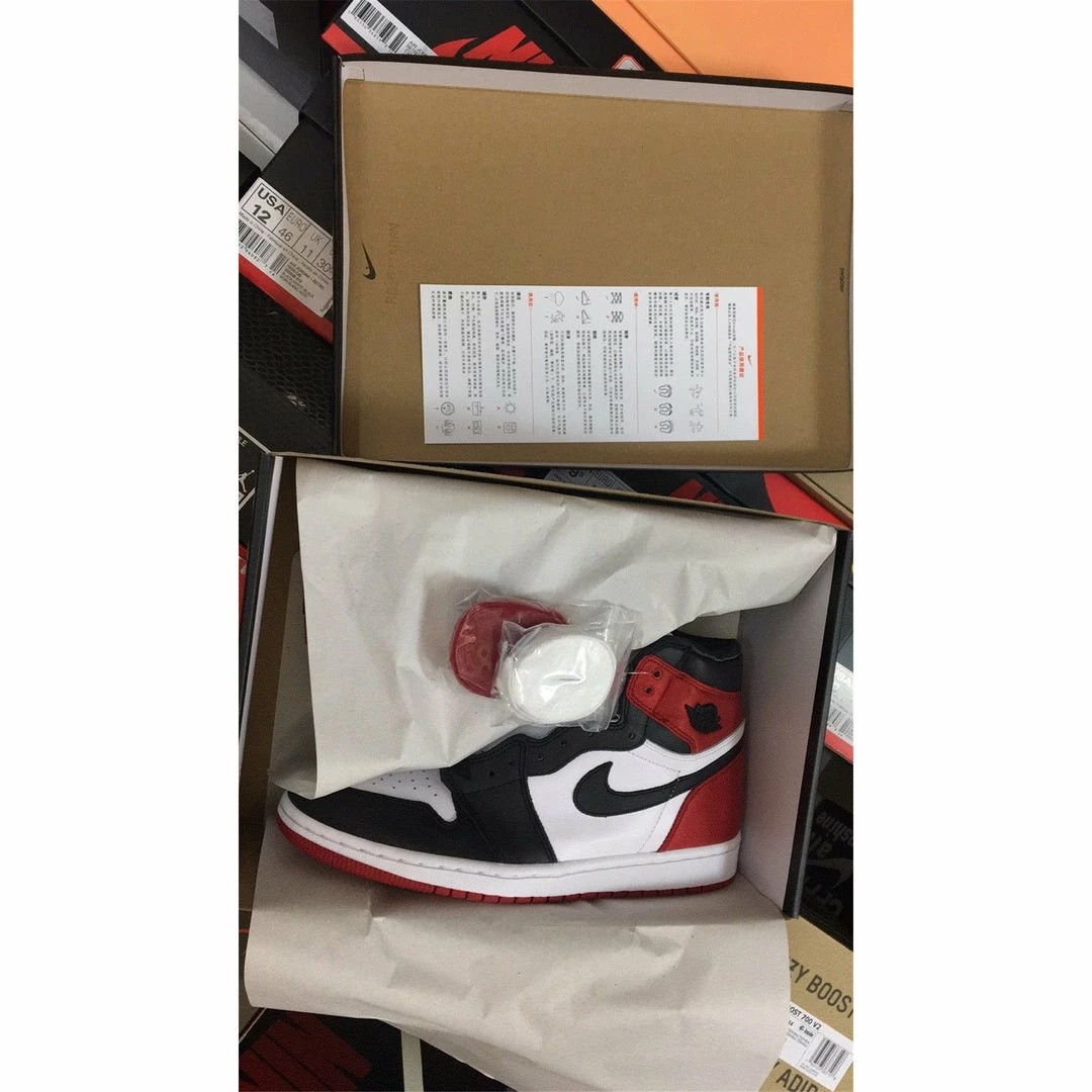 Air Jordan 1 Retro High WMNS ‘Satin Black Toe’