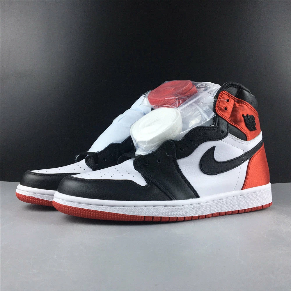 Air Jordan 1 Retro High WMNS ‘Satin Black Toe’