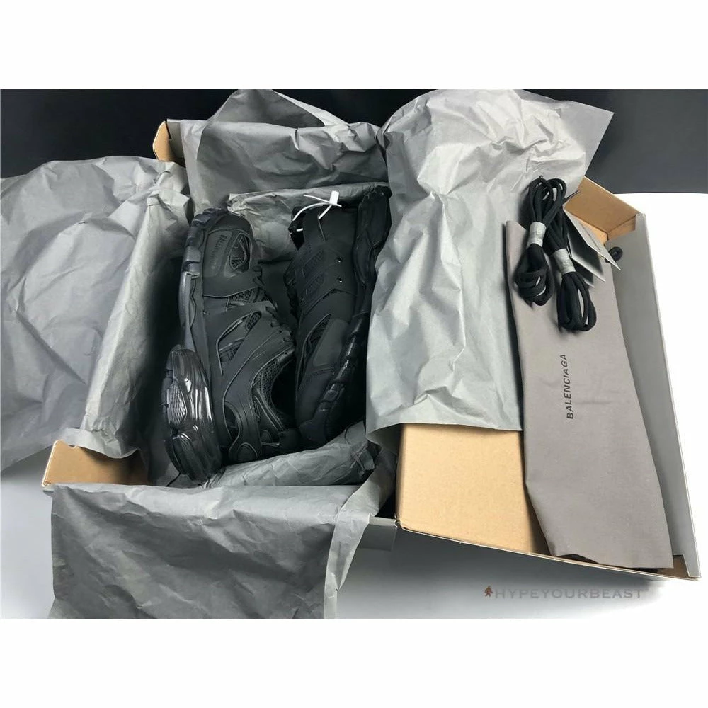 Ba*len*cia*ga track sneakers 3.0 black rubber sole
