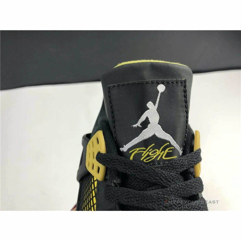Air Jordan 4 ‘Thunder’