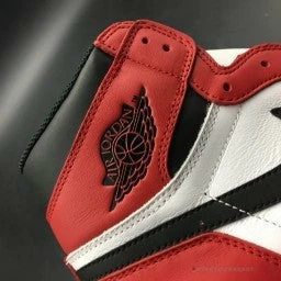 HypeYourBeast Air Jordan 1 Retro High OG ‘Chicago’