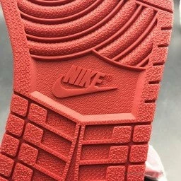 HypeYourBeast Air Jordan 1 Retro High OG ‘Chicago’