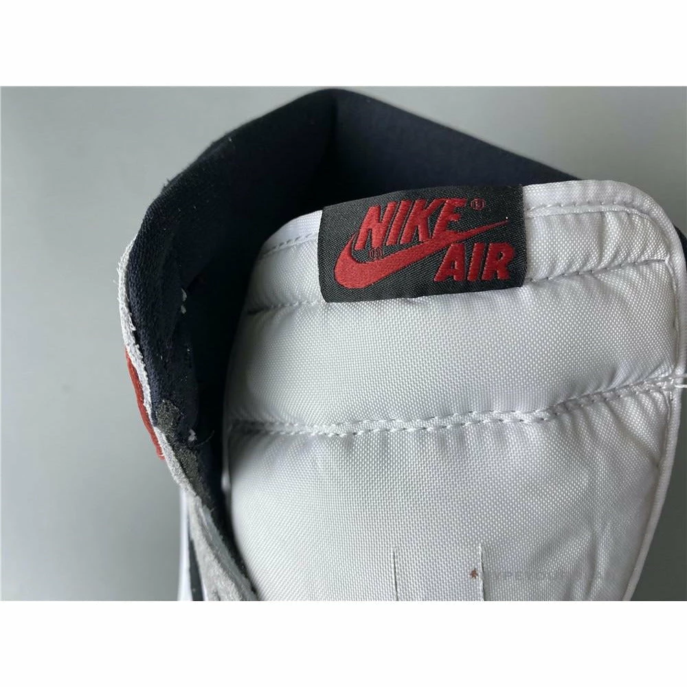 Air Jordan 1 High ‘Light Smoke Grey’