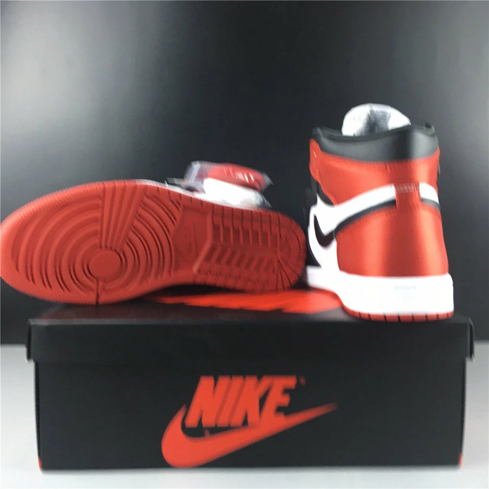 Air Jordan 1 Retro High WMNS ‘Satin Black Toe’