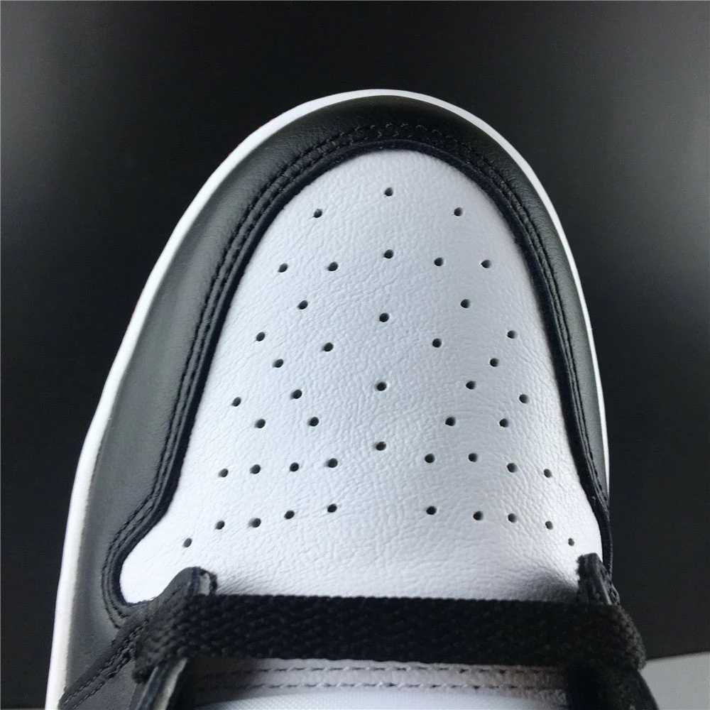 Air Jordan 1 Retro High WMNS ‘Satin Black Toe’