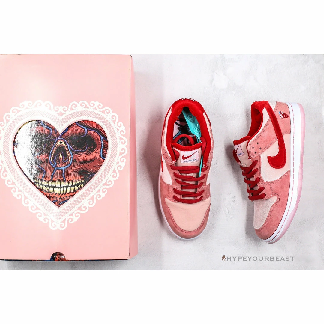 Nike SB Dunk Low ‘Strange Love’