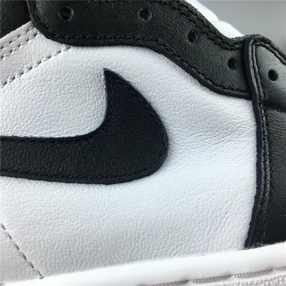 Air Jordan 1 Retro High WMNS ‘Satin Black Toe’