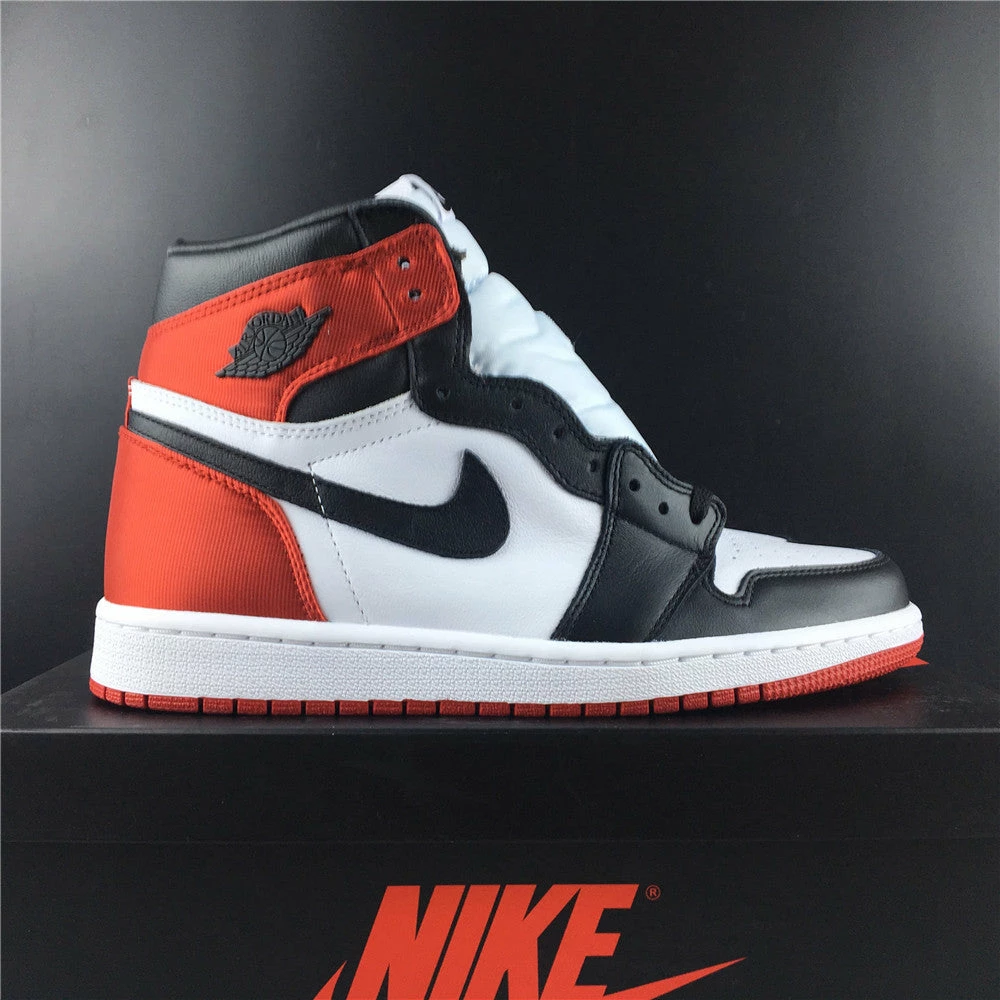 Air Jordan 1 Retro High WMNS ‘Satin Black Toe’