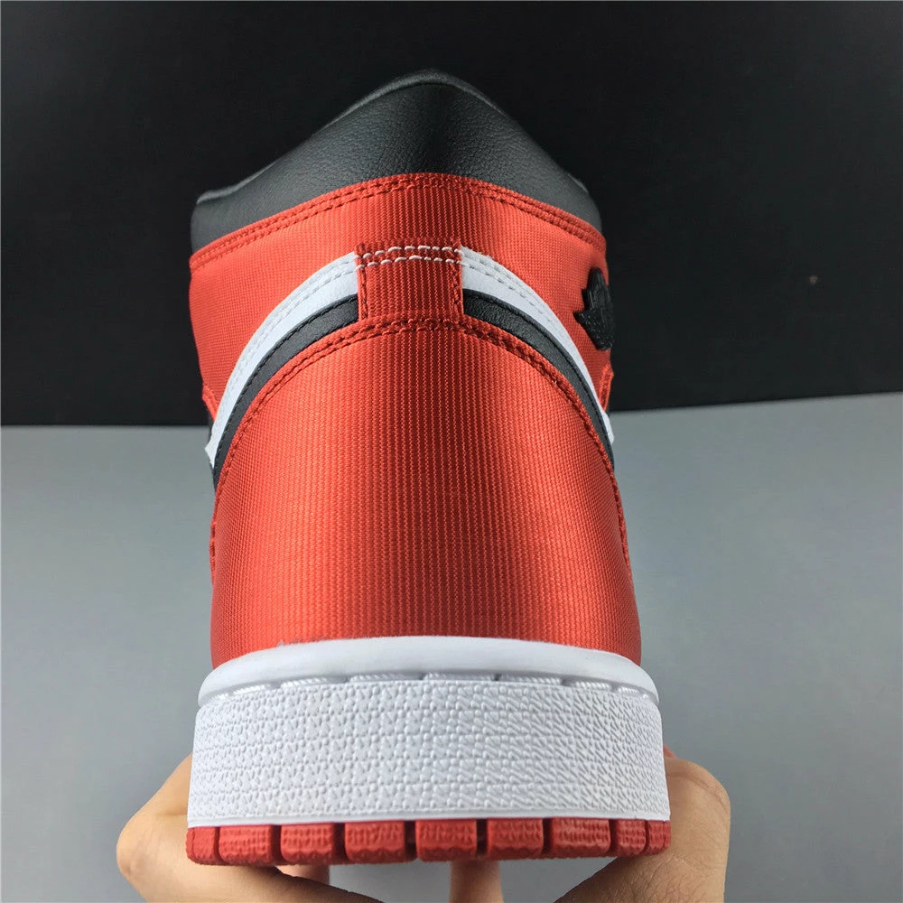 Air Jordan 1 Retro High WMNS ‘Satin Black Toe’
