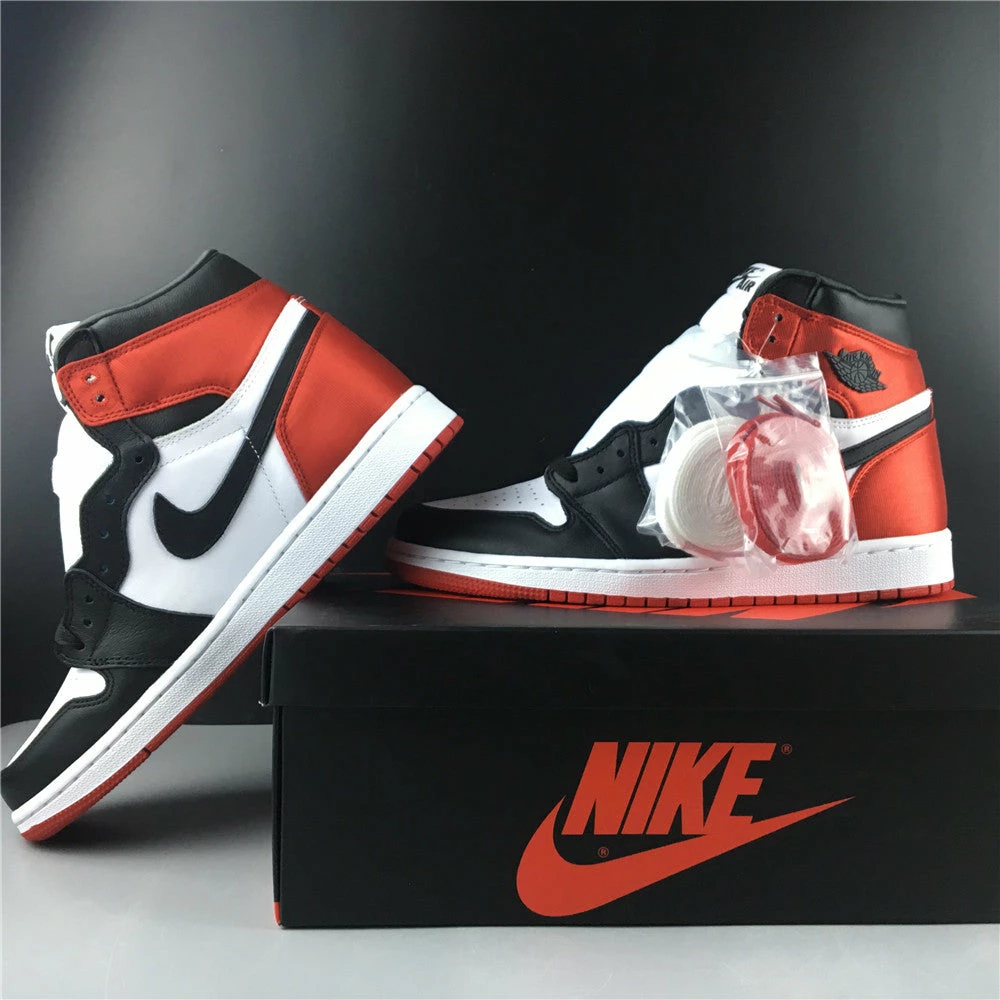 Air Jordan 1 Retro High WMNS ‘Satin Black Toe’