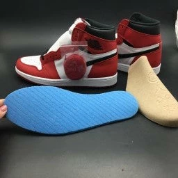 HypeYourBeast Air Jordan 1 Retro High OG ‘Chicago’