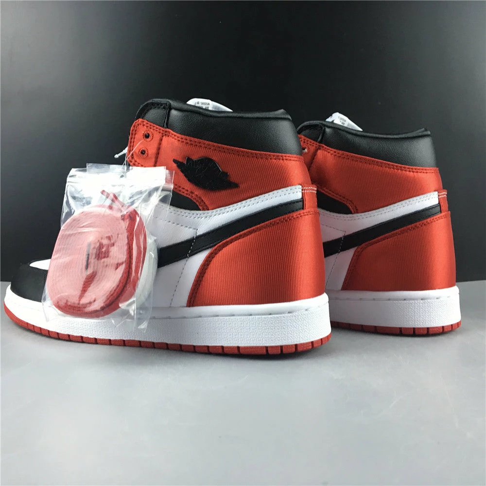 Air Jordan 1 Retro High WMNS ‘Satin Black Toe’