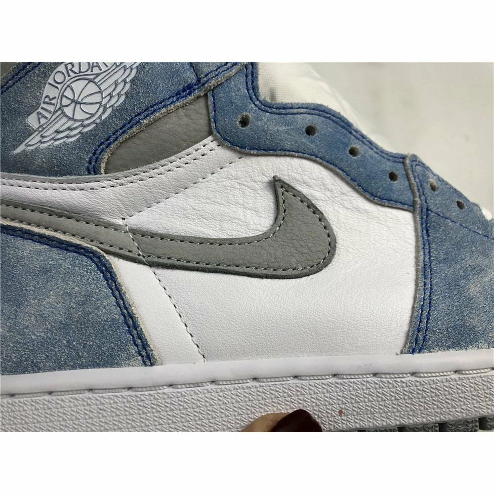 Air Jordan 1 High ‘Hyper Royal’
