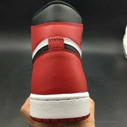 HypeYourBeast Air Jordan 1 Retro High OG ‘Chicago’