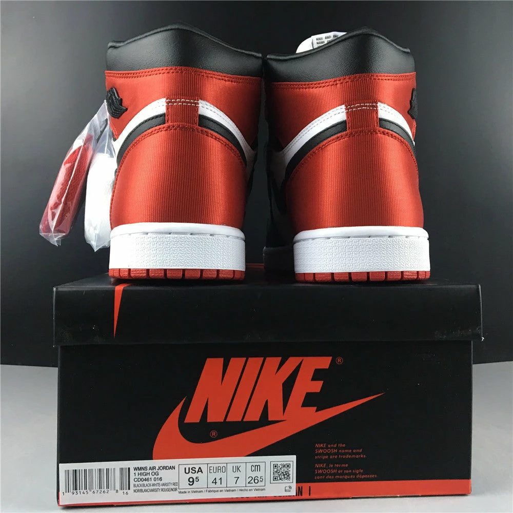 Air Jordan 1 Retro High WMNS ‘Satin Black Toe’