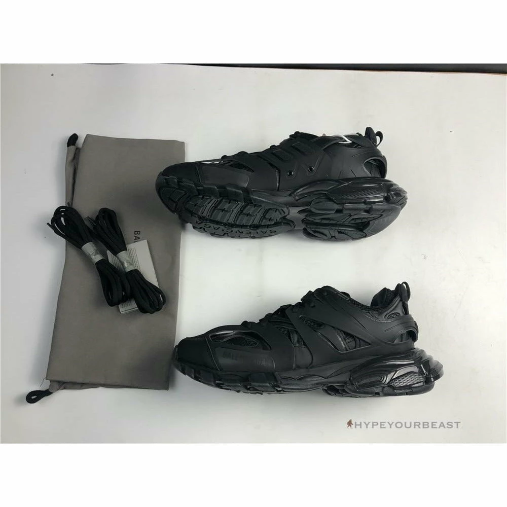 Ba*len*cia*ga track sneakers 3.0 black rubber sole