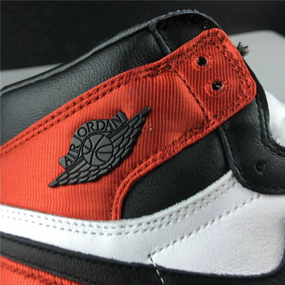 Air Jordan 1 Retro High WMNS ‘Satin Black Toe’