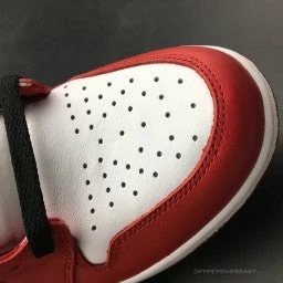HypeYourBeast Air Jordan 1 Retro High OG ‘Chicago’