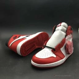 HypeYourBeast Air Jordan 1 Retro High OG ‘Chicago’