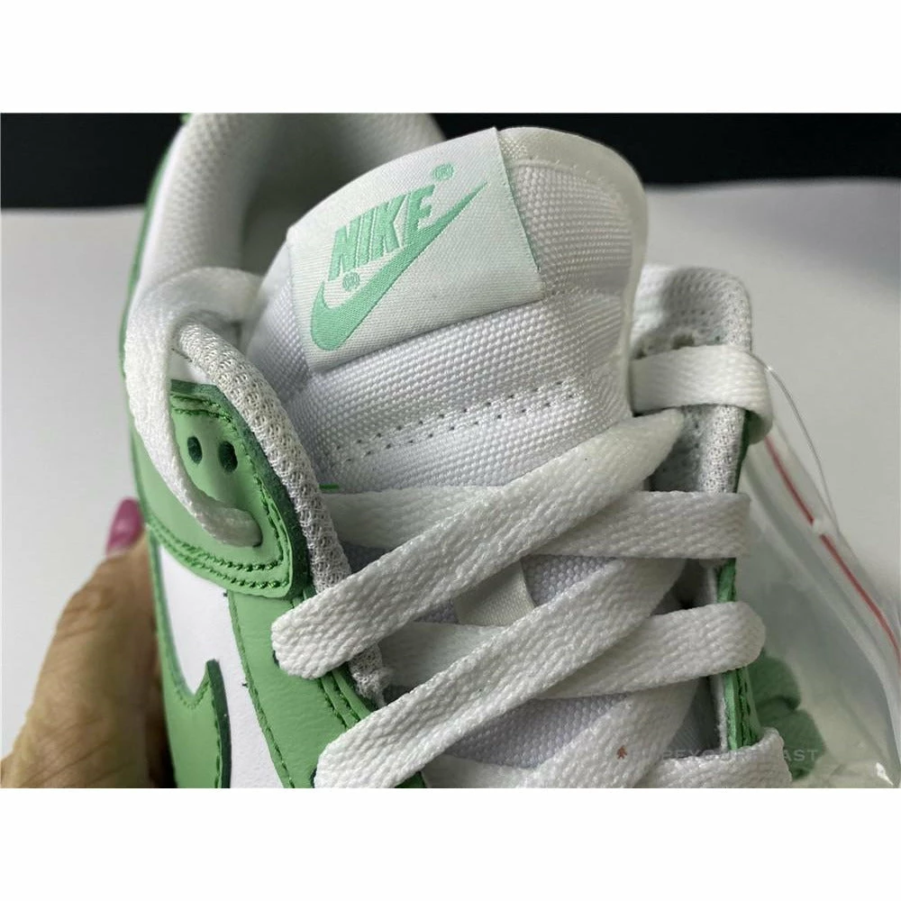 Nike SB Dunk Low ‘Green / White’