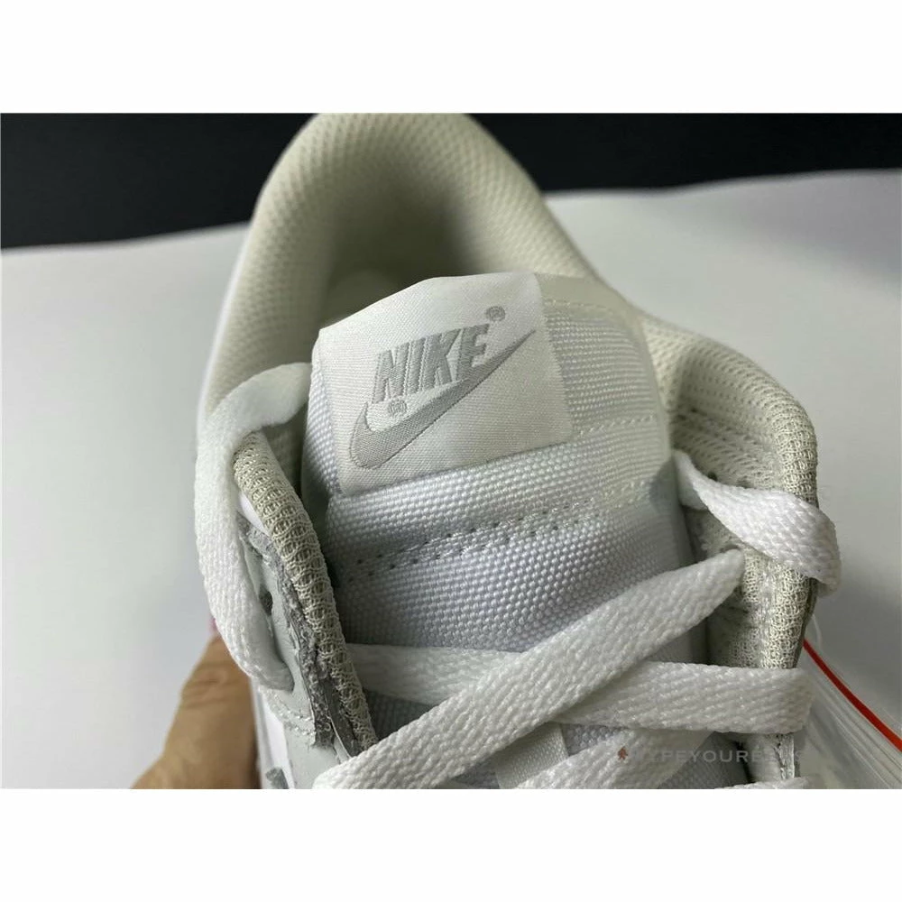 Nike SB Dunk Low ‘Silver / White’