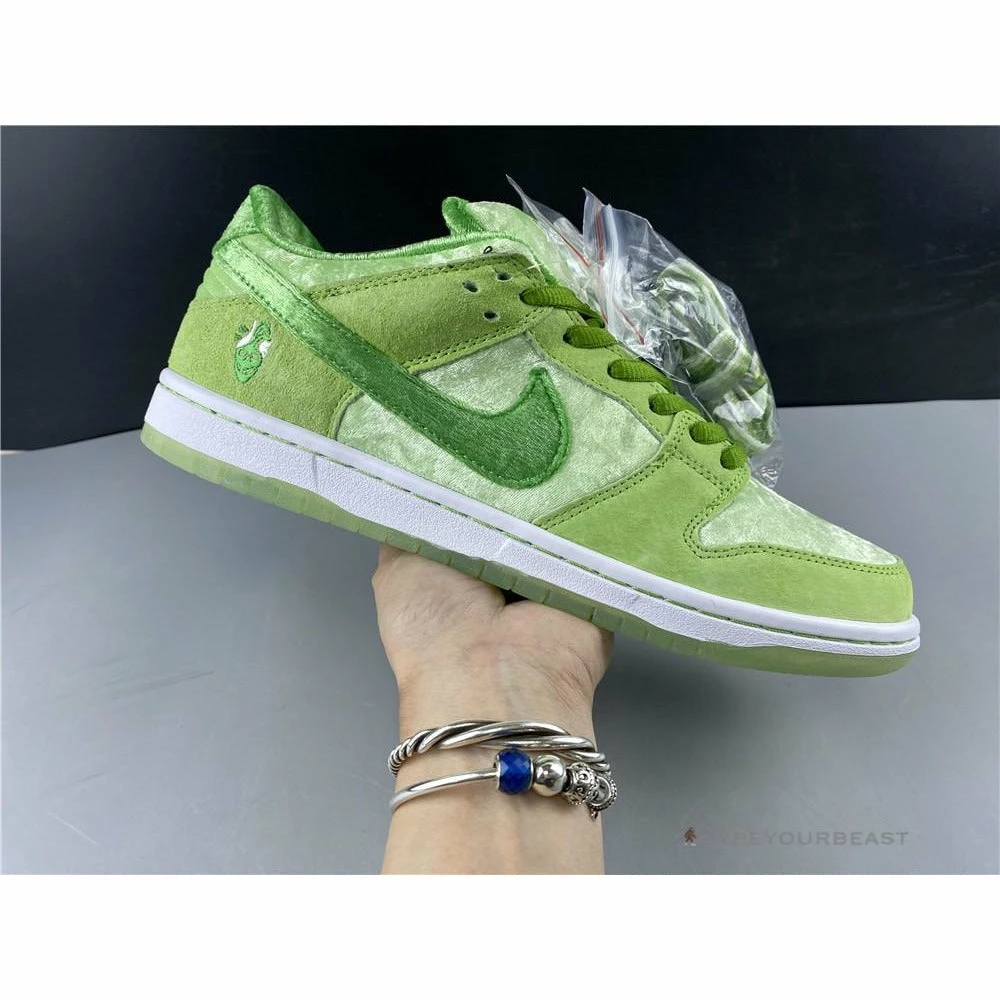 Nike SB Dunk Low ‘Strange Love Green’