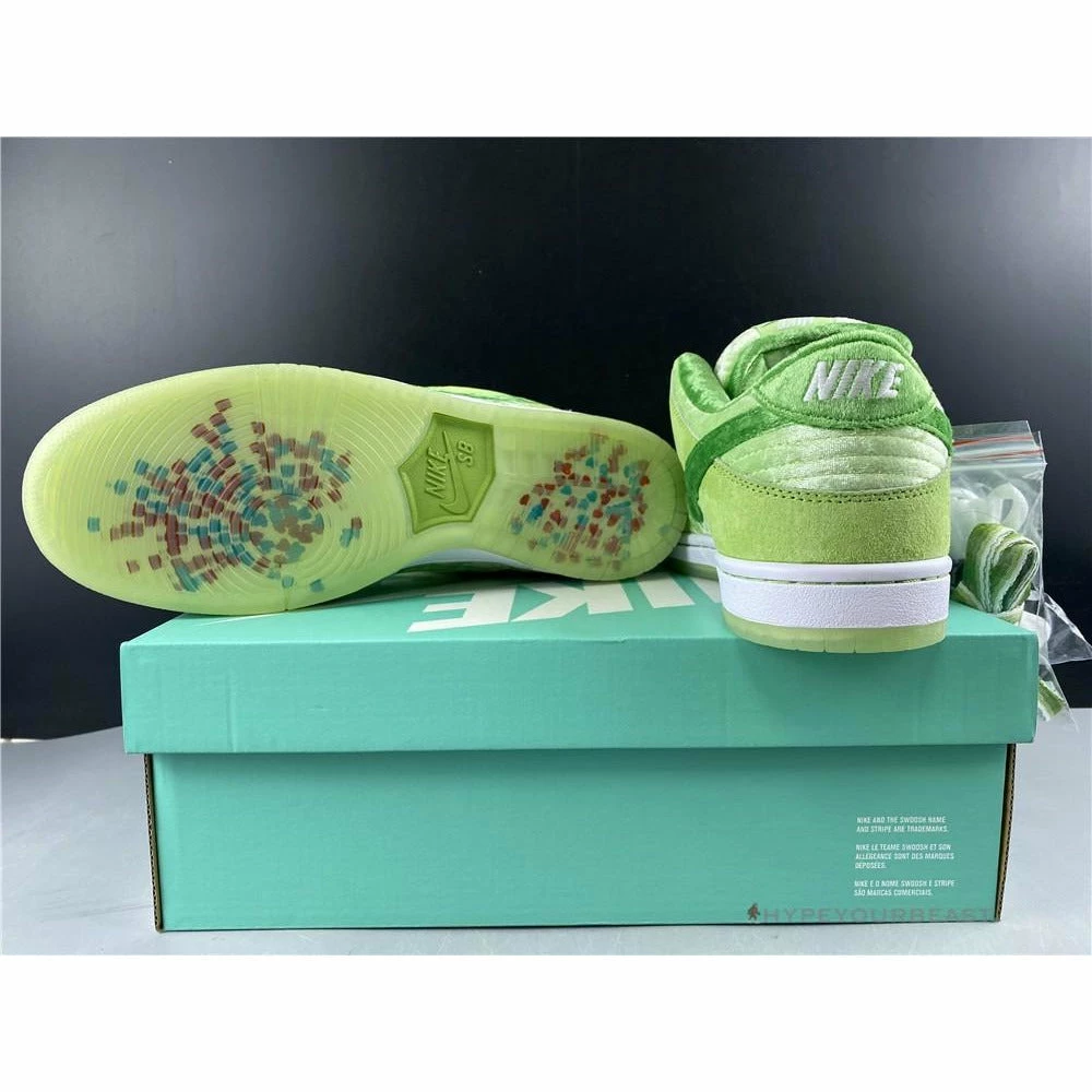 Nike SB Dunk Low ‘Strange Love Green’