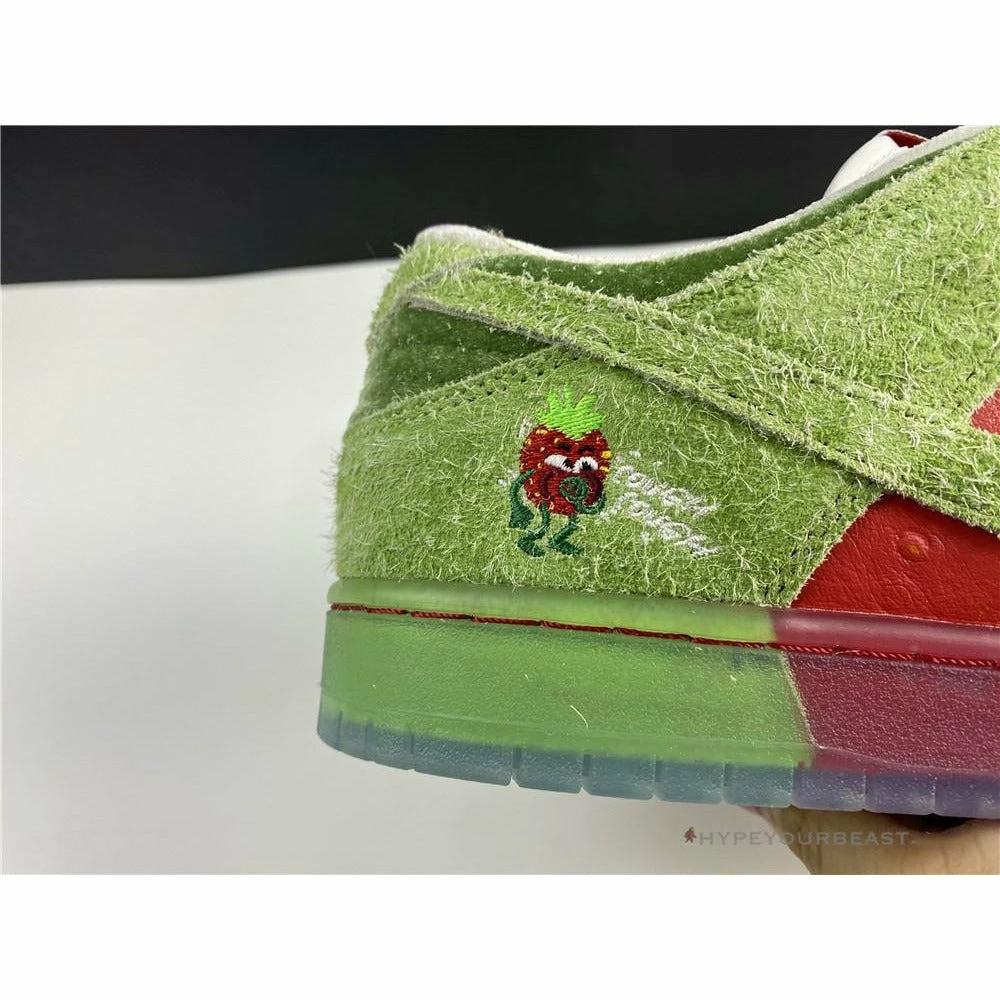 Nike SB Dunk Low ‘Strawberry Cough’