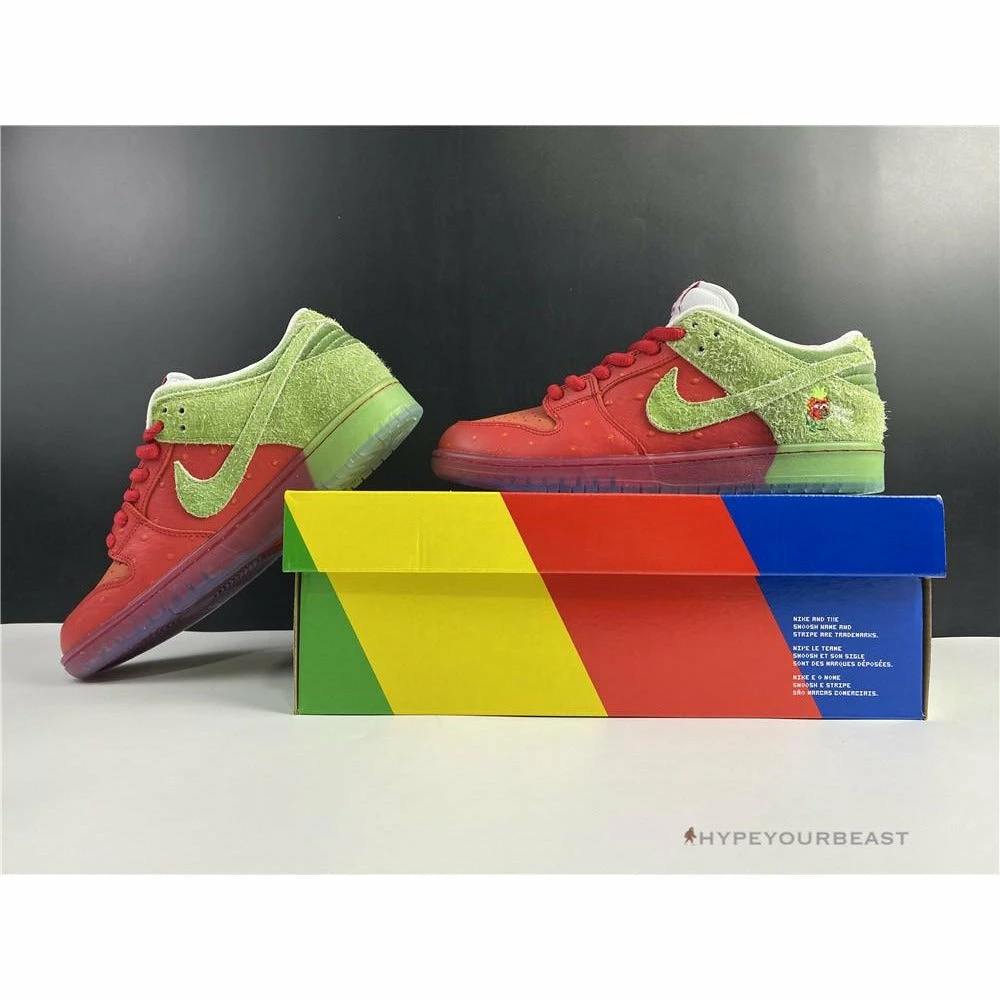 Nike SB Dunk Low ‘Strawberry Cough’