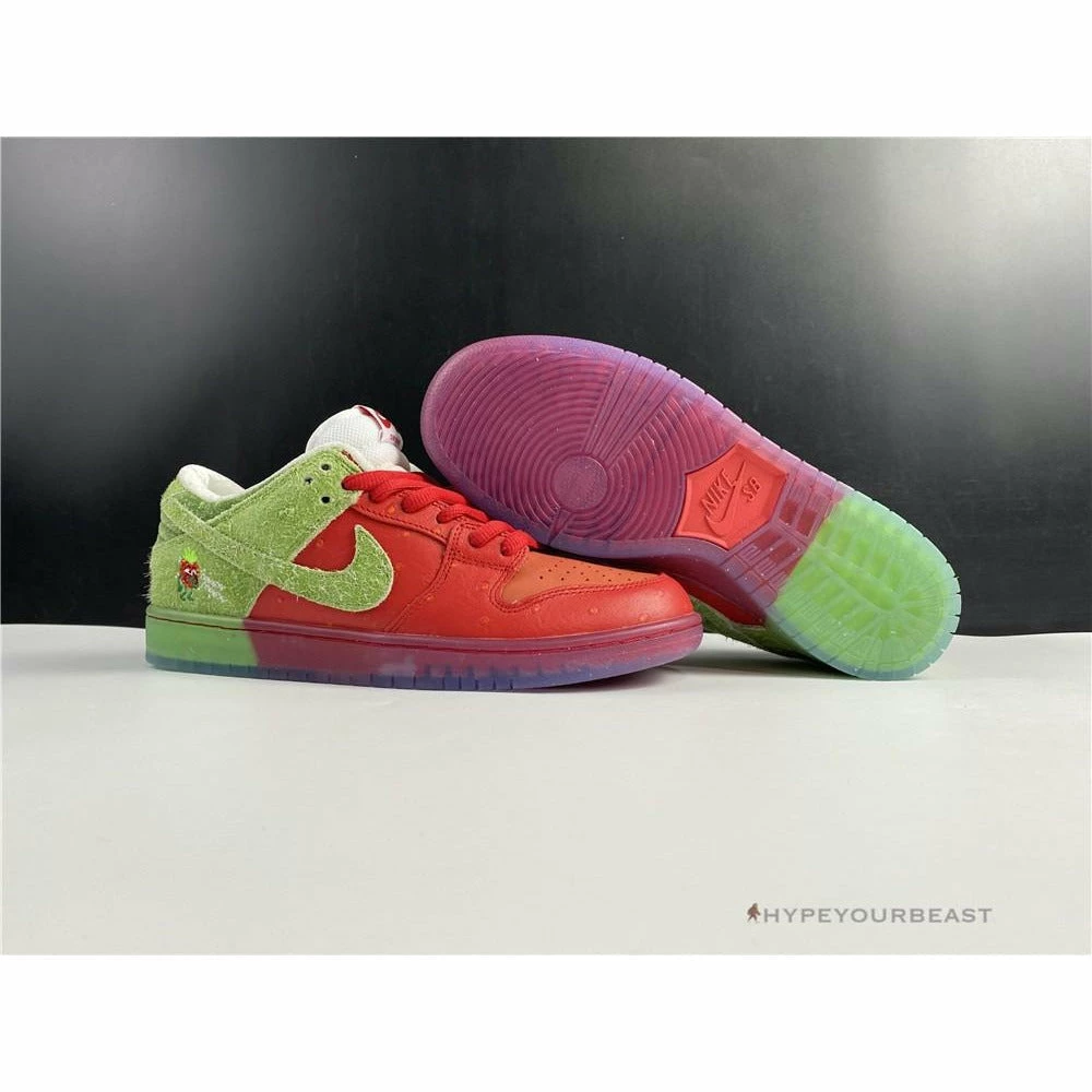 Nike SB Dunk Low ‘Strawberry Cough’