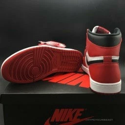 HypeYourBeast Air Jordan 1 Retro High OG ‘Chicago’