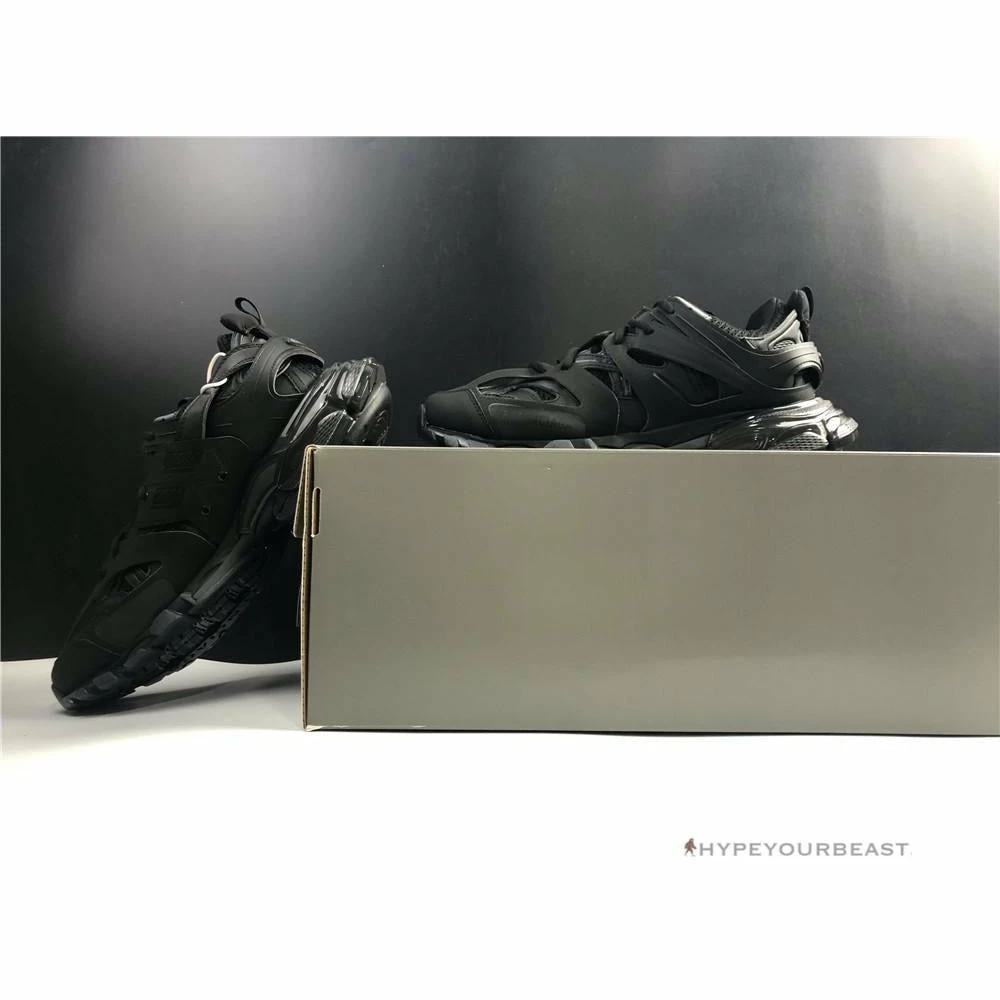 Ba*len*cia*ga track sneakers 3.0 black rubber sole