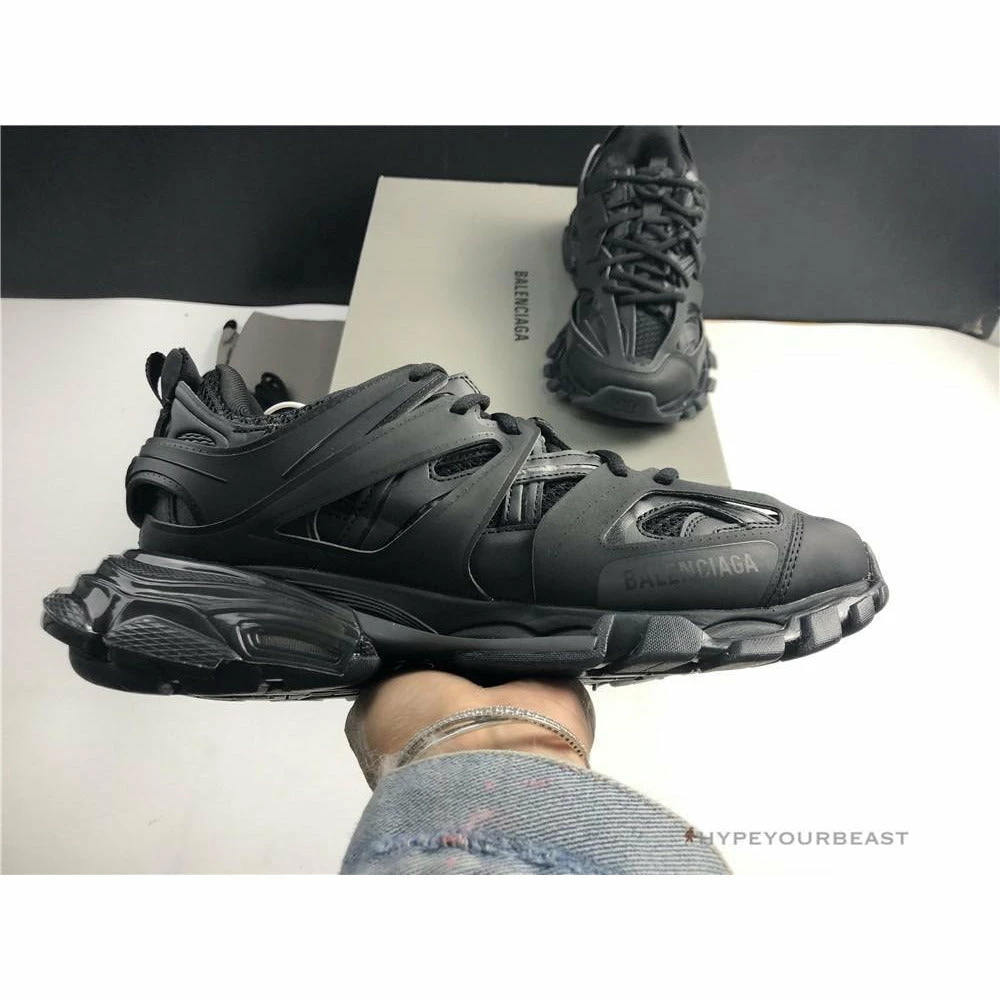 Ba*len*cia*ga track sneakers 3.0 black rubber sole