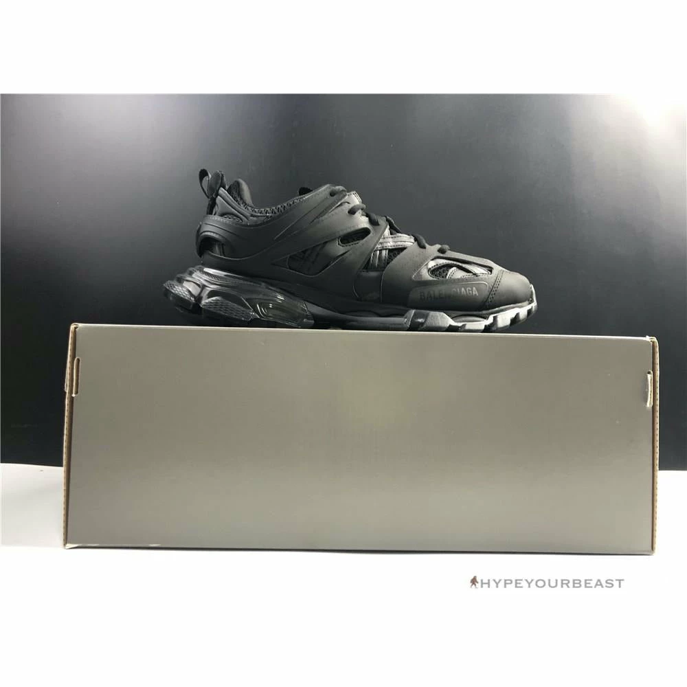 Ba*len*cia*ga track sneakers 3.0 black rubber sole